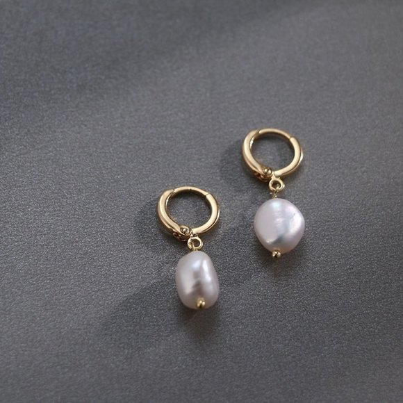 New 18K Gold Plated Freshwater Pearl Huggie Hoop Earrings - Picture 5 of 5